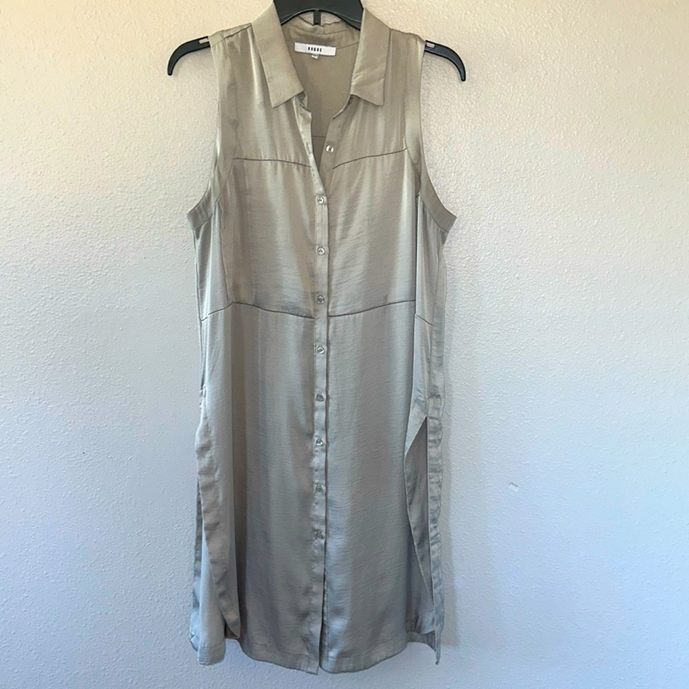 Shimmery, gold, sleeveless knee, link, shirt with side slits, brand Ro&De size L